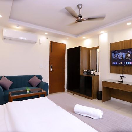 Pk Boutique Hotel Нойда Экстерьер фото