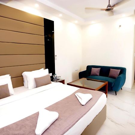 Pk Boutique Hotel Нойда Экстерьер фото