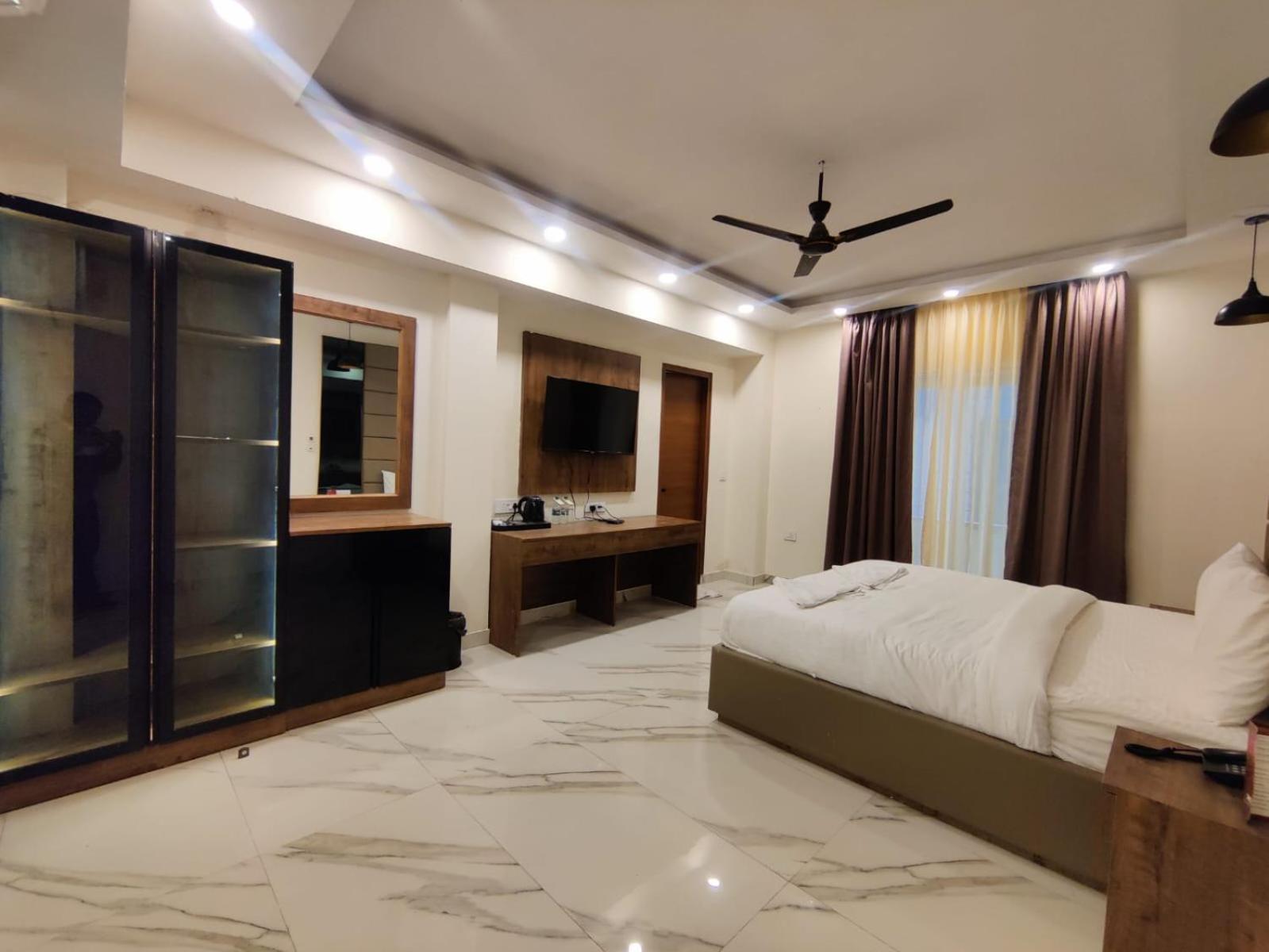 Pk Boutique Hotel Нойда Экстерьер фото