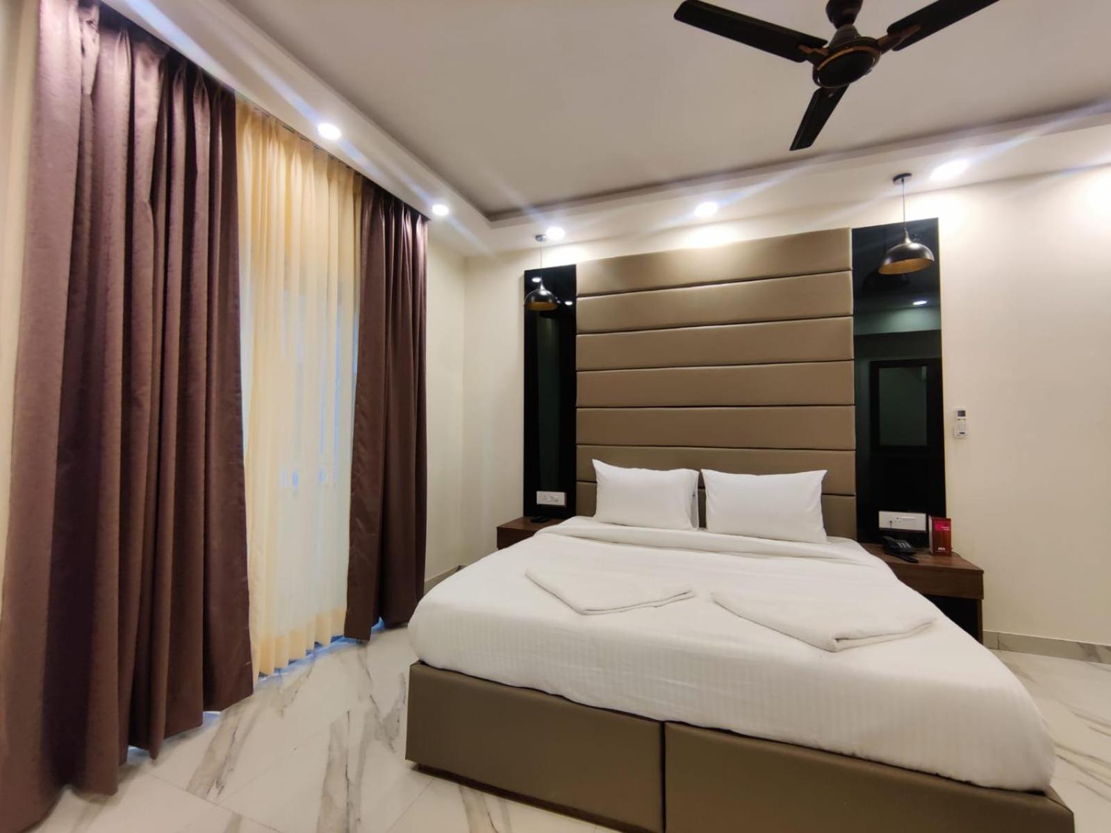 Pk Boutique Hotel Нойда Экстерьер фото
