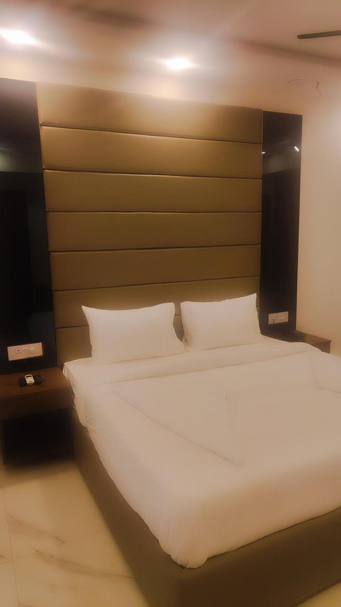 Pk Boutique Hotel Нойда Экстерьер фото