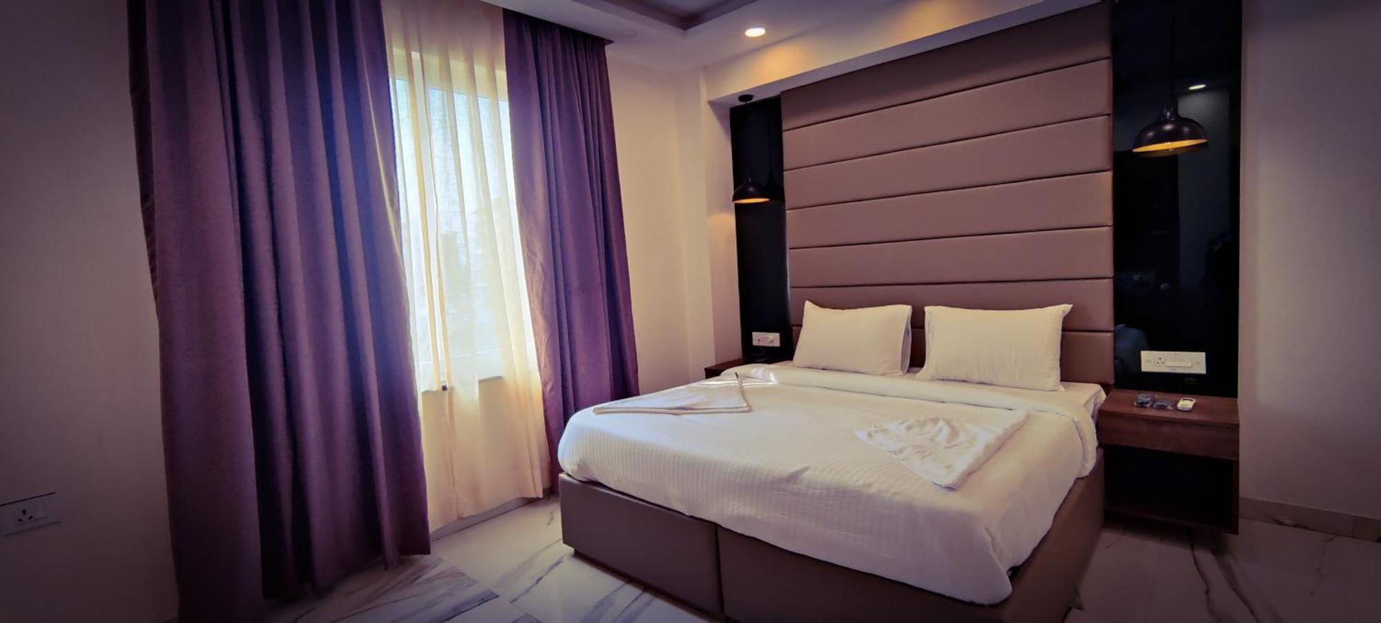 Pk Boutique Hotel Нойда Экстерьер фото