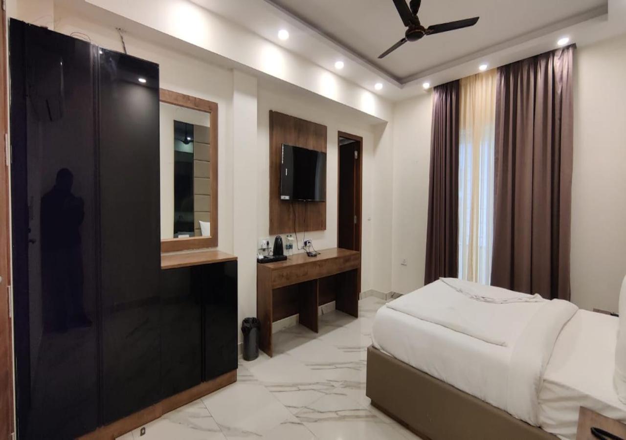 Pk Boutique Hotel Нойда Экстерьер фото