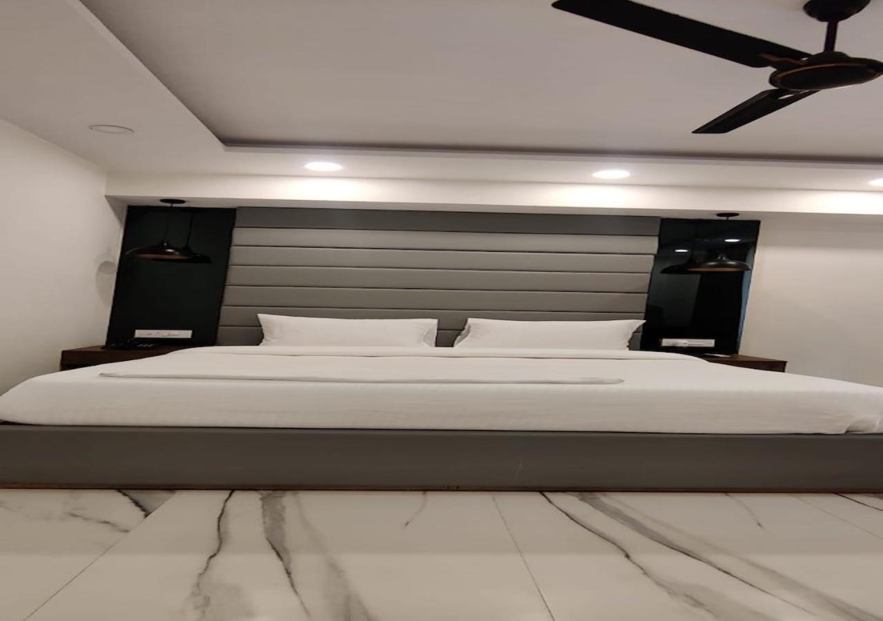 Pk Boutique Hotel Нойда Экстерьер фото