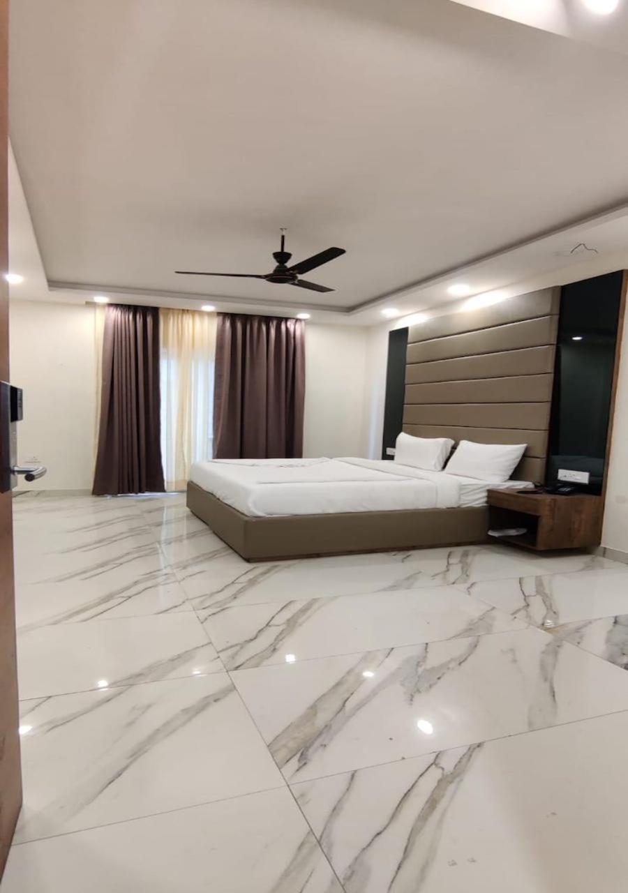Pk Boutique Hotel Нойда Экстерьер фото