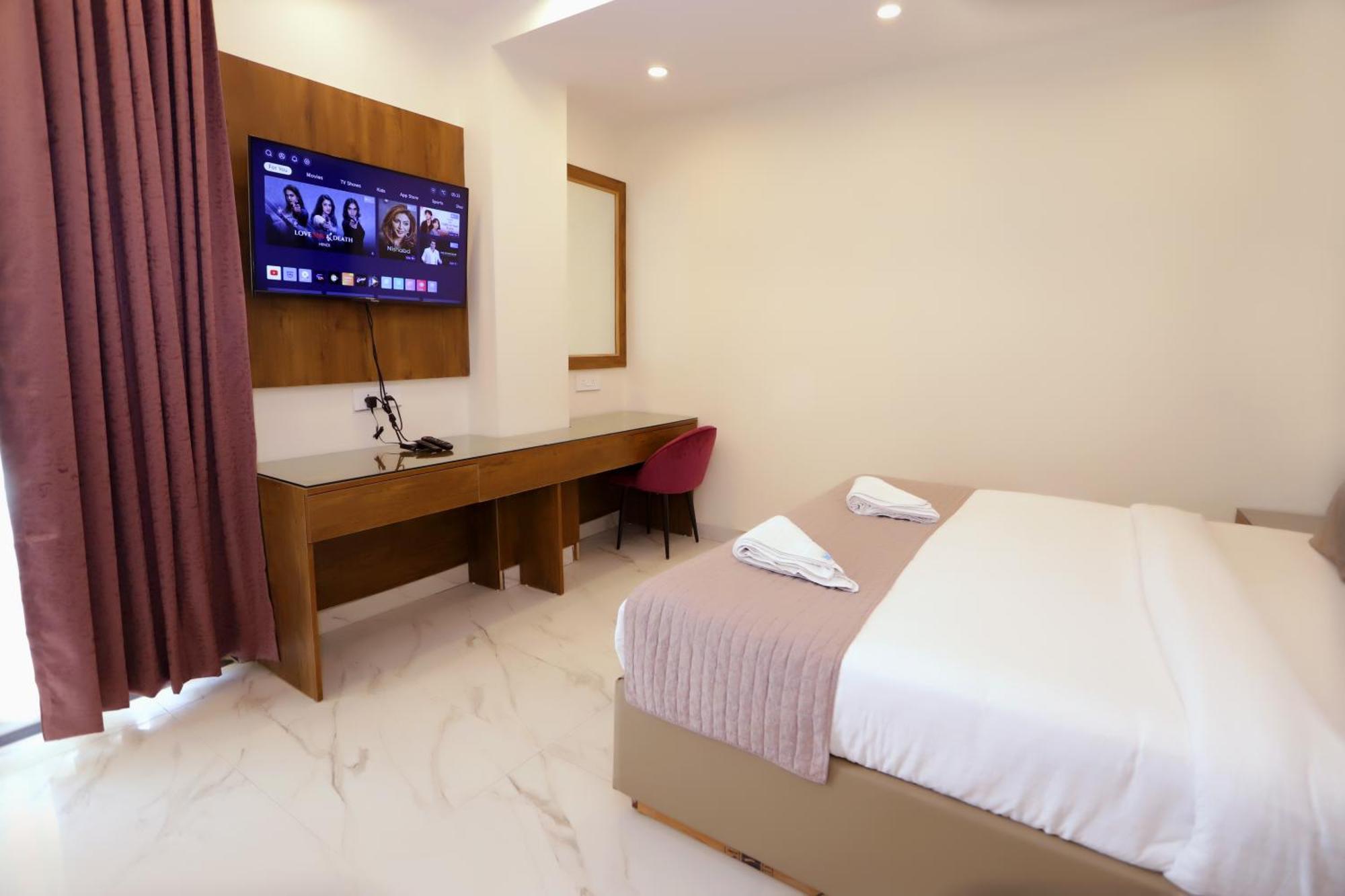 Pk Boutique Hotel Нойда Экстерьер фото