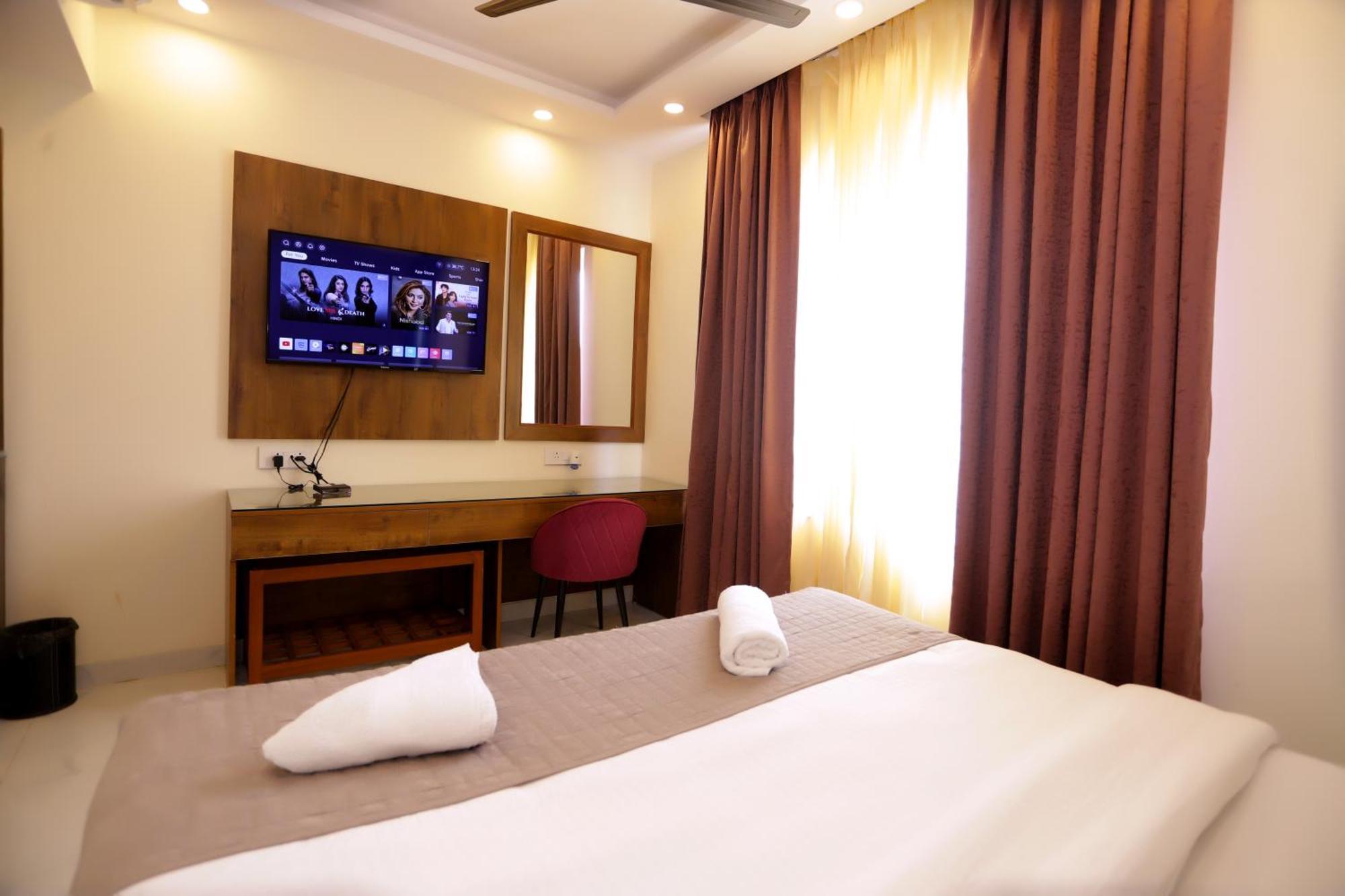 Pk Boutique Hotel Нойда Экстерьер фото