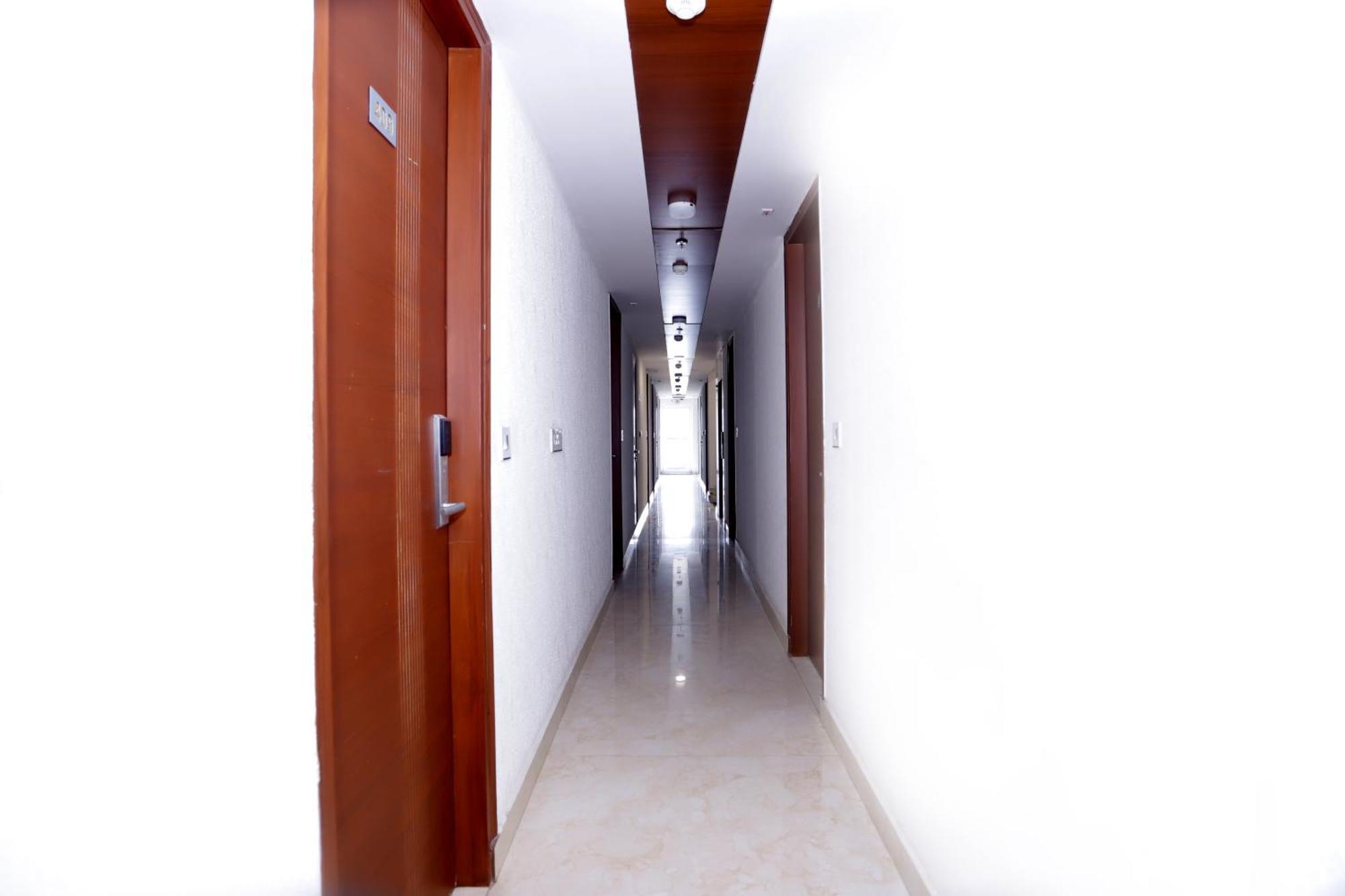 Pk Boutique Hotel Нойда Экстерьер фото