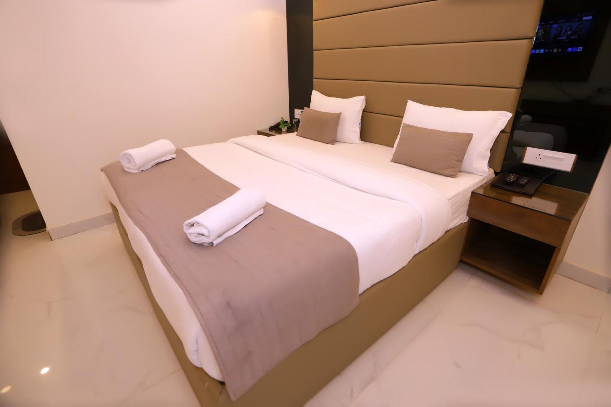 Pk Boutique Hotel Нойда Экстерьер фото
