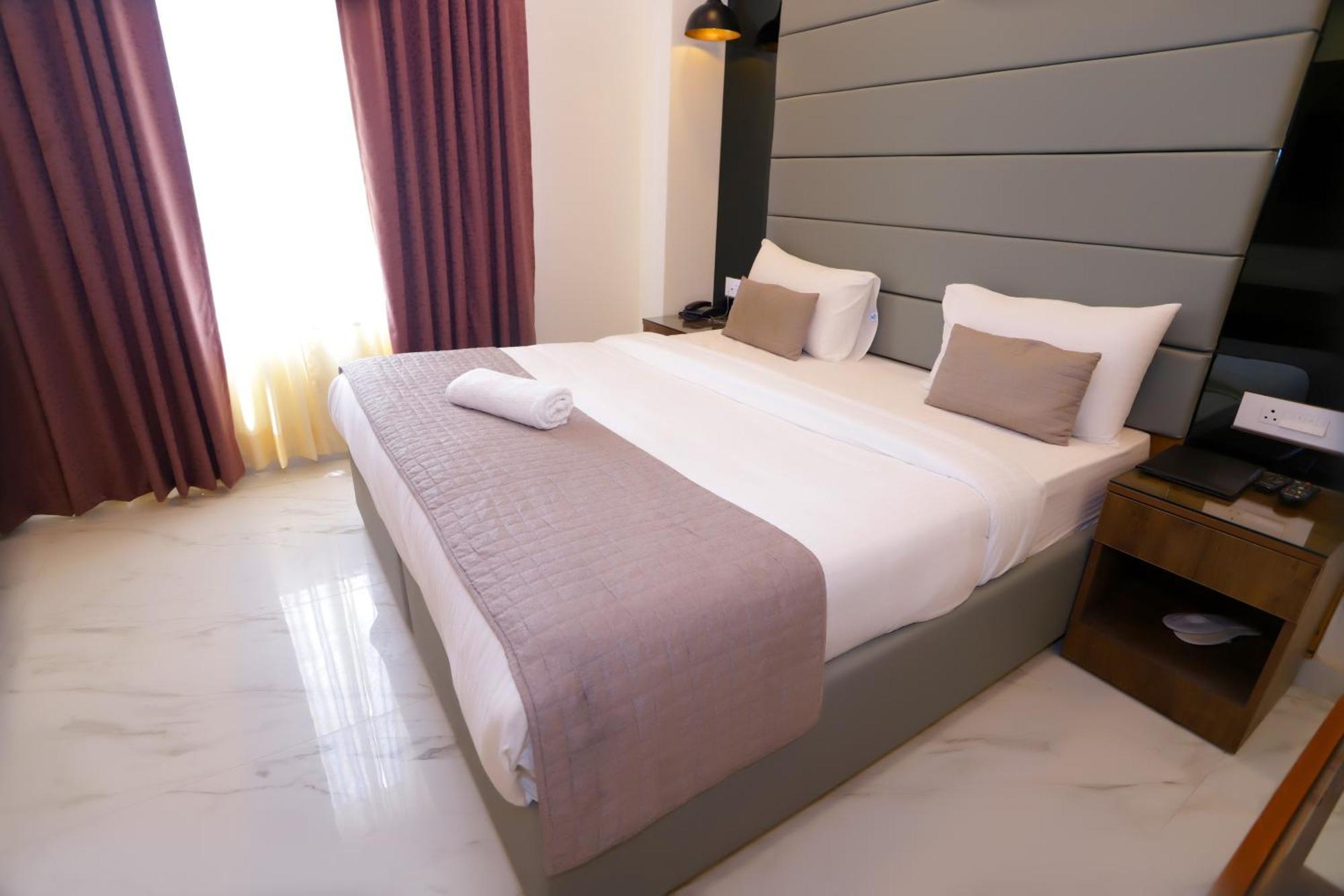 Pk Boutique Hotel Нойда Экстерьер фото