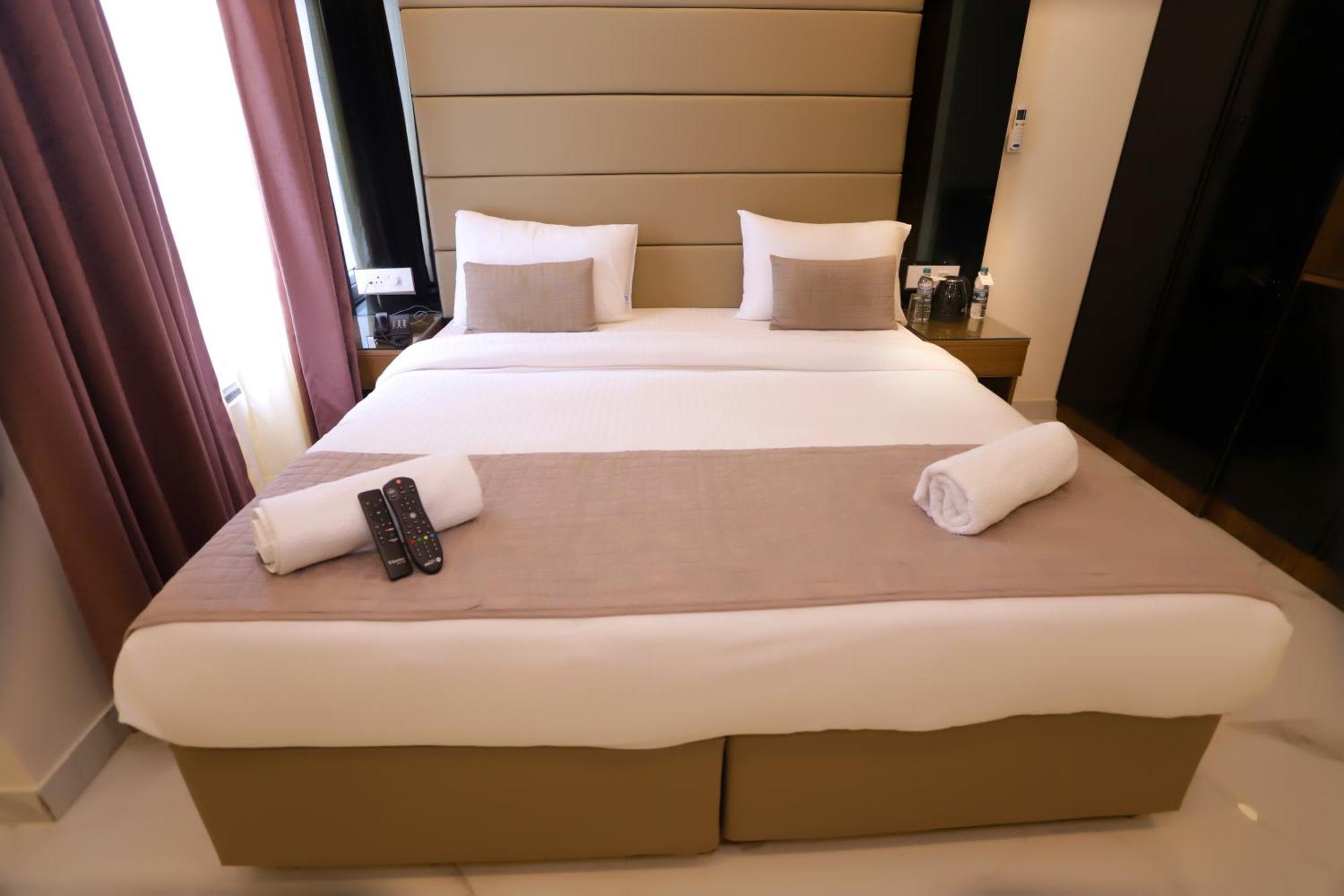 Pk Boutique Hotel Нойда Экстерьер фото