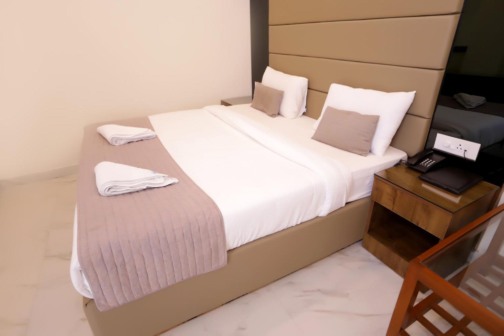 Pk Boutique Hotel Нойда Экстерьер фото
