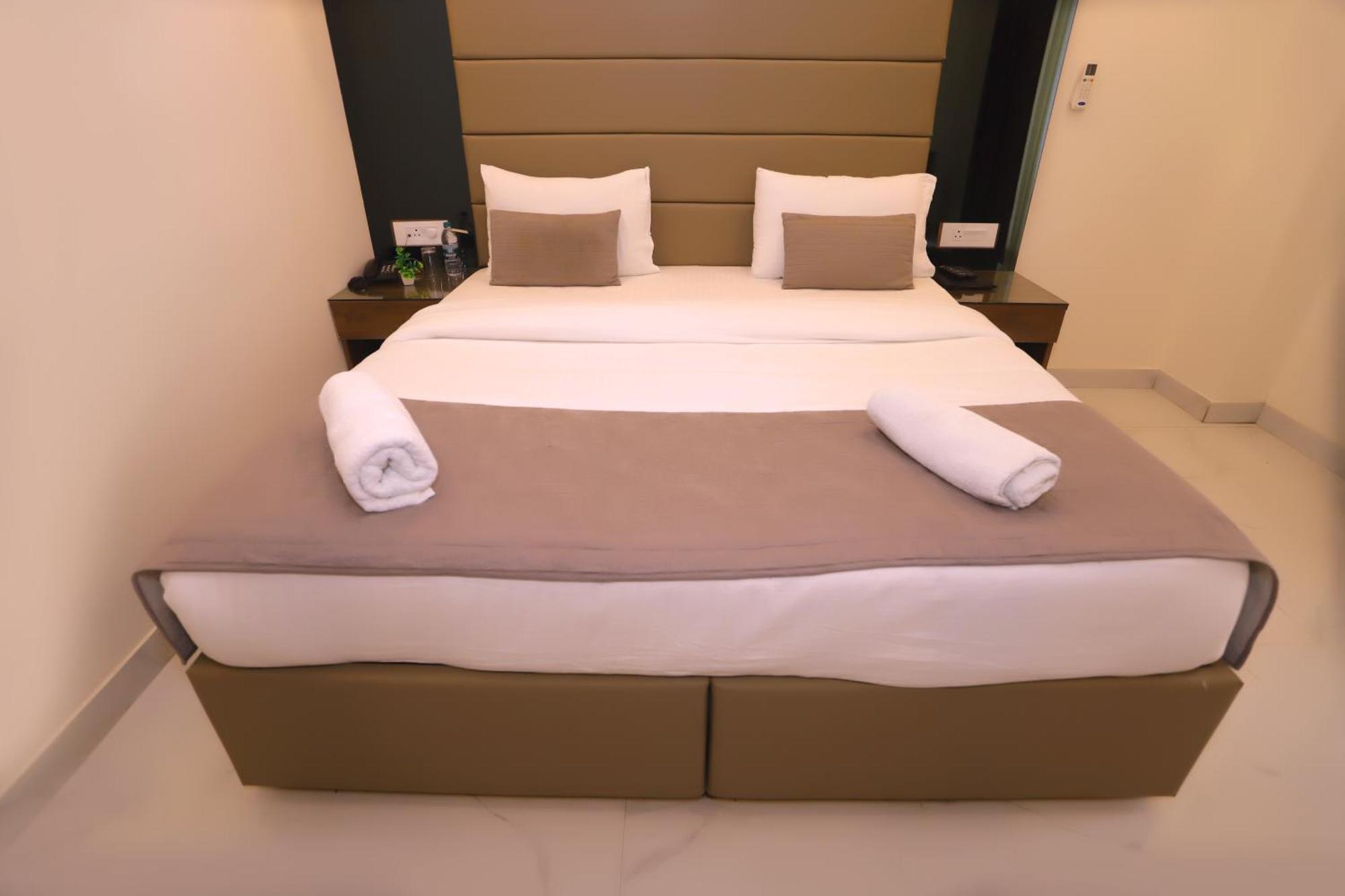 Pk Boutique Hotel Нойда Экстерьер фото