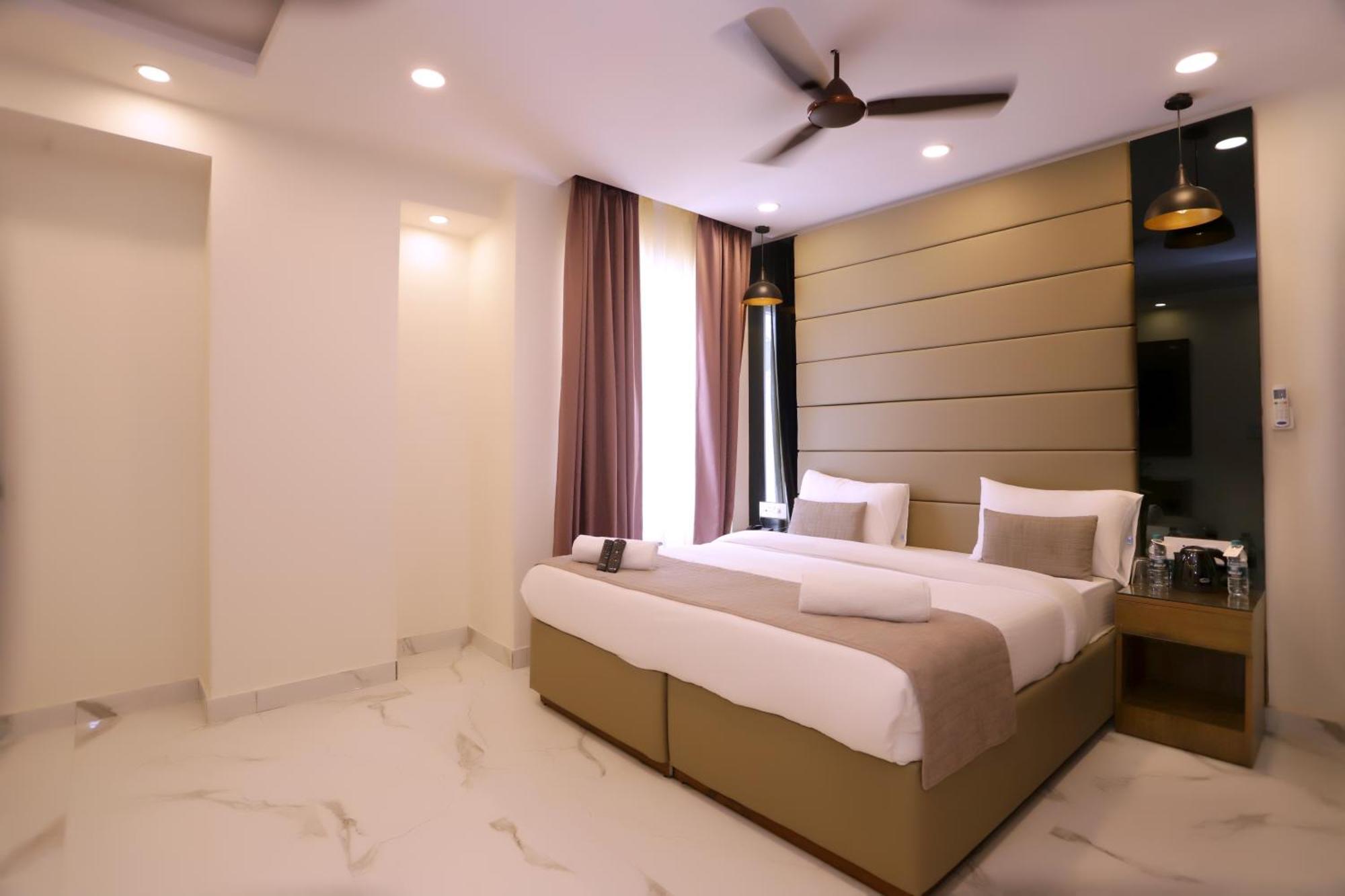 Pk Boutique Hotel Нойда Экстерьер фото